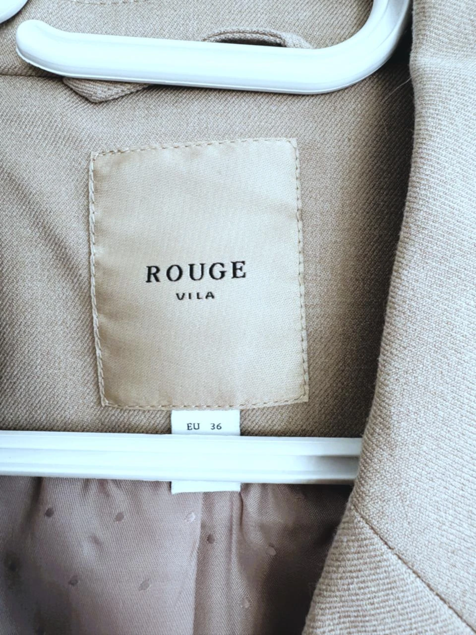 Blazer sin mangas Rouge Vila – Beige claro – Talla 36 – Chic y como nuevo – photo 8
